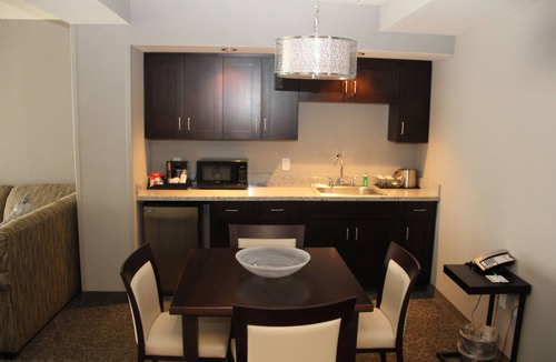 East Peoria Hotel | Holiday Inn Hotel & Suites East Peoria by IHG