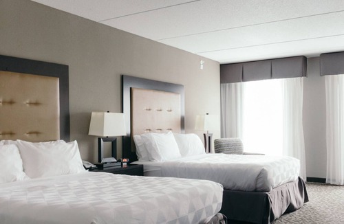 East Peoria Hotel | Holiday Inn Hotel & Suites East Peoria by IHG