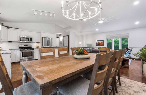 Holland House | Holland Hideaway | Walk to Beach | Sleeps 11!