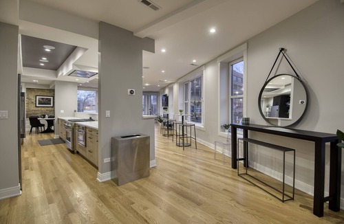 Wrigleyville Apartment | "Holy Cow"! 4bed 4bath Duplex Penthouse w/ 2,000 sqft Private Roof-Deck!