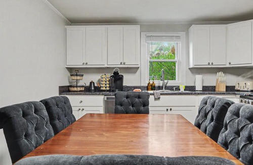 Libertyville House | Home in DT Libertyville near Corp HQs And Naval Base