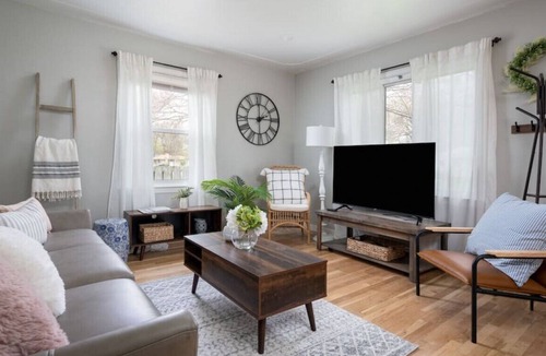 Grand Rapids House | Homey Remodeled Mid-Century Getaway Near City