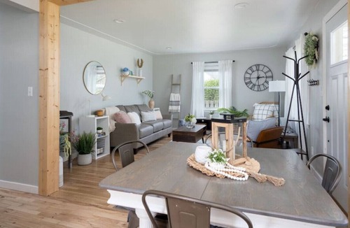 Grand Rapids House | Homey Remodeled Mid-Century Getaway Near City