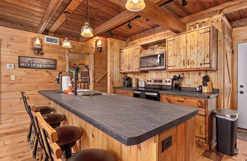 Phelps Cabin | Hot Tub, Firepit, AC, Trails & Lakes, Trailer Parking
