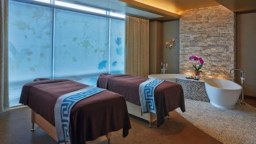 Naperville Hotel | Hotel Arista