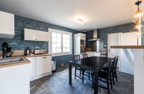 Les Salles-De-Castillon House | House in the Heart of the Vineyards