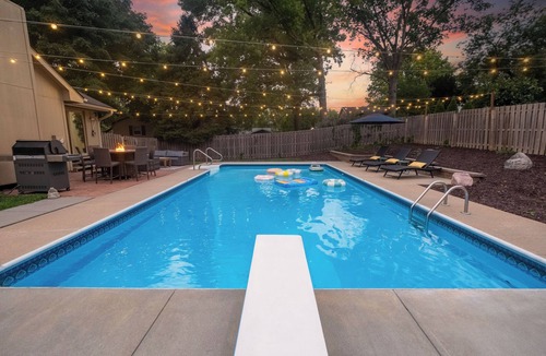 West Omaha House | Howdy Haven! Pool | Hot Tub | Game Room | Karaoke | Theater