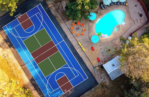 Norton Shores House | Htd Pool, Sports Court, Sauna, Hot Tub, Arcade, Bowling, EV - 5 Acre Estate