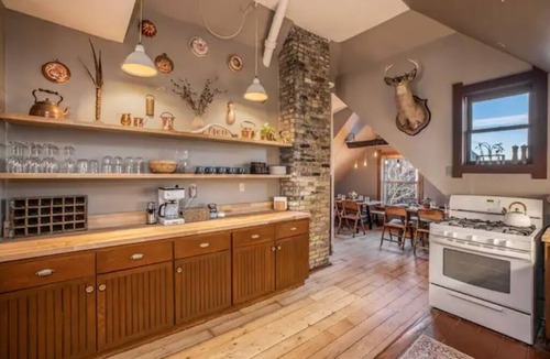 Lower East Side House | Huge Milwaukee Loft Near Shops & Dining + Parking
