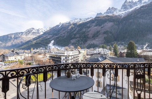 Chamonix City Centre Apartment | Hyper Central 2 Bedrooms | Magnificent Views