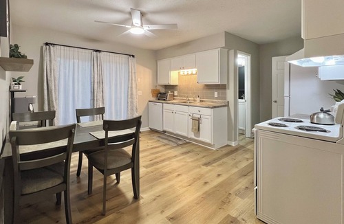 Quad Cities House | I-80 Access Crew Friendly 3 King & 2 Queens