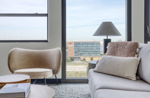 Illinois Medical District Apartment | Ideal Medical District 1BR w/ Gym + W/D, 1 block to L, by Blueground