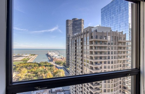 Streeterville Apartment | Ideal Streeterville Studio w/Gym, Pool, walk to Navy Pier, by Blueground