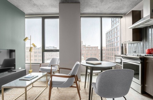 West Loop Apartment | Ideal West Loop Studio w/Gym, Pool, near Fulton Market, by Blueground