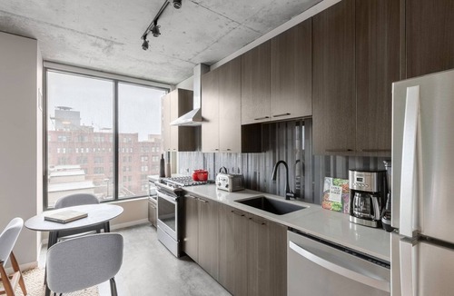 West Loop Apartment | Ideal West Loop Studio w/Gym, Pool, near Fulton Market, by Blueground