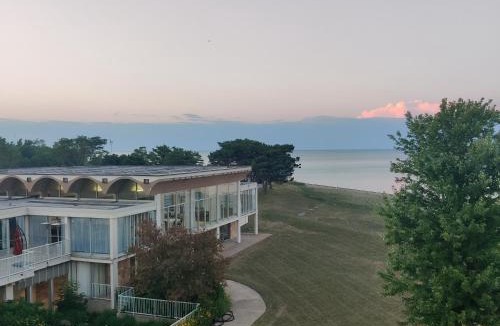 Zion Hotel | Illinois Beach Hotel