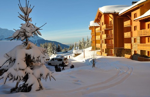 Bisanne 1500 Apartment | In a luxury MGM chalet with heated pool close to the gondola and slopes