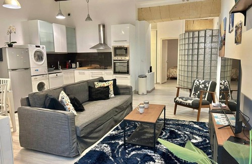 Saint-Victor Apartment | In the heart of the Vieux-Port : 2BR & Private Courtyard