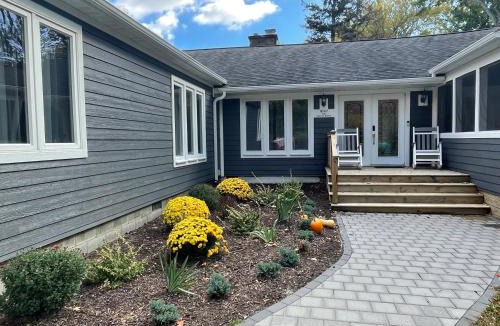 Union Pier House | In Union Pier! By Beach with 5 bedrooms, jacuzzi, yard