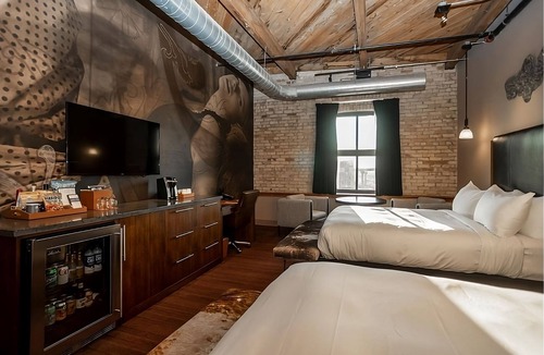 Fifth Ward Hotel | Industrial-Chic Brew City Escape | 3 Deluxe Rooms at The Iron Horse Hotel