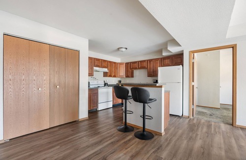 Normal Apartment | Irresistible 2bd 2ba, Pool, Gym Normal, IL Bloomington, IL , State Farm HQ