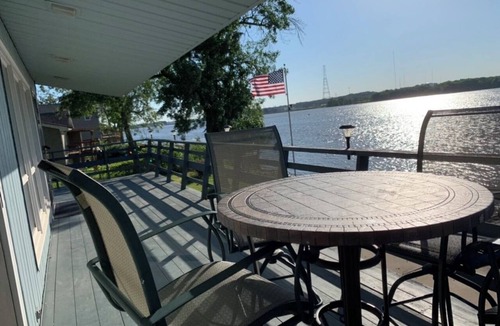 East Moline Apartment | Island House On Mississippi River