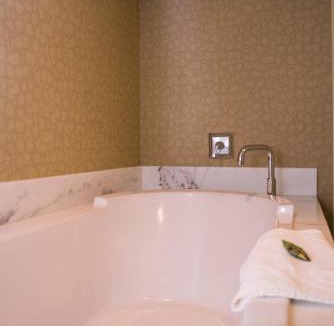 Bettendorf Hotel | Isle Casino Hotel Bettendorf - A Caesars Rewards Destination