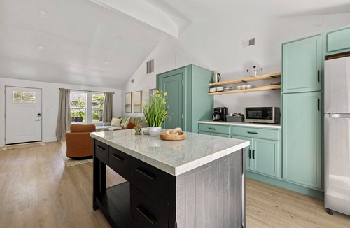Lakeside House | Juniper Presents: The Bella & The Calista, Ideal for Groups Traveling Together!