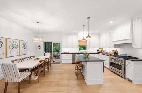 Douglas House | Juniper Presents: Walk to Beach, Coffee Shops! Hot tub & Game Room!