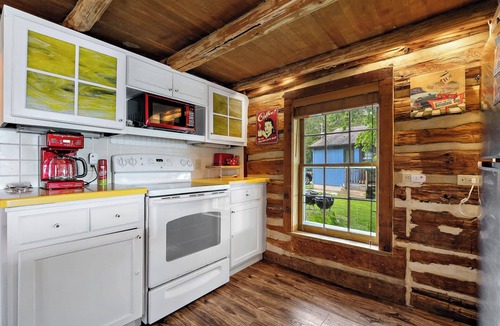 Baileys Harbor Cabin | Kangaroo Kabin: Sunset Shores Kangaroo Lake