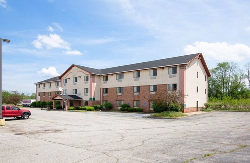 Portage Apartment | King Bed | Non-Smoking