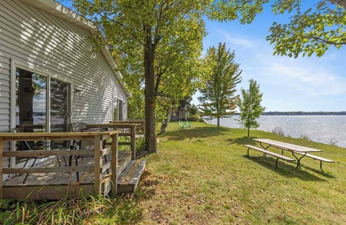 Lake City Apartment | King suite with Lake View