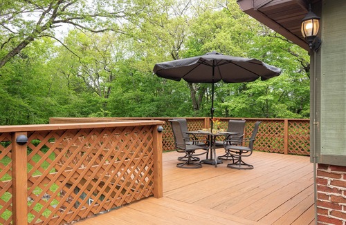 Triumph Cabin | Kishauwau Cabins - Jack's Deluxe Romantic cabin 10 minutes from Starved Rock