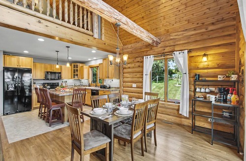 Leland Cabin | KwikStay: Amish Country Lodge/Hottub & Sauna