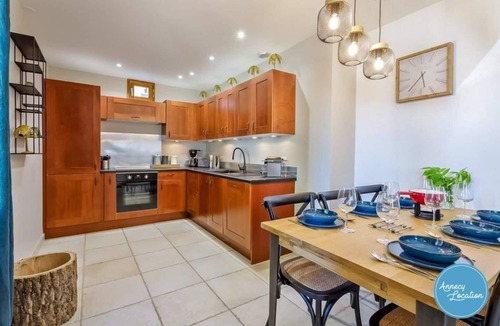 Menthon-Saint-Bernard House | La Cachette du Lac – Near the Lake