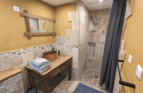 Saint-Pardoux Bed & Breakfast | La Chambre d'Art in the heart of nature, 300 metres from Lake St Pardoux