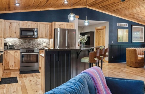 Interlochen House | ✨ Lake Compound | Sauna-Hot Tub-Steam Shower-Cold Plunge
