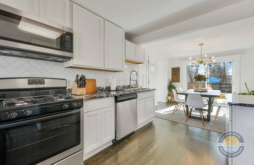 Lake Geneva House | Lake Geneva Retreat Sleeps 8 with Fireplace