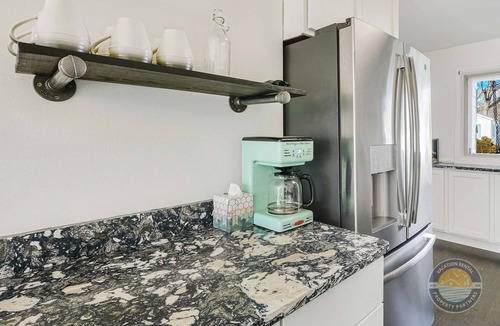 Lake Geneva House | Lake Geneva Retreat Sleeps 8 with Fireplace