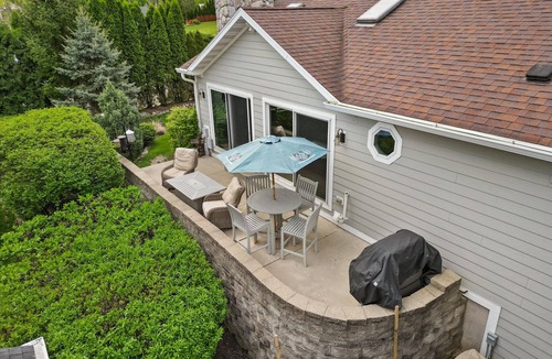 Williams Bay House | Lake House Retreat-Ideal Location! Only Steps to Lake, Pier 290 & Gage Marine 😎👍