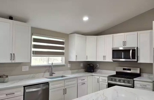 Burns Harbor House | Lake-Land Home Brand New! 6 minutes to Dunes!
