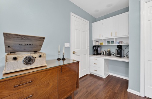 Racine House | Lake Michigan Getaway! Lake Views, 4BR/3BA, Walk to Beach in Quiet Neighborhood