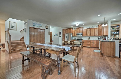 Douglas House | Lake Michigan Waterfront Home: 1 Mile to Downtown!