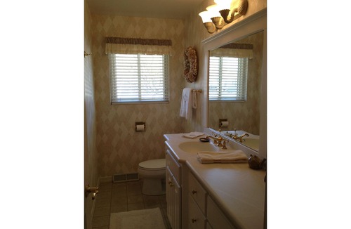 Oshkosh House | Lake Winnebago 2 bedroom home.