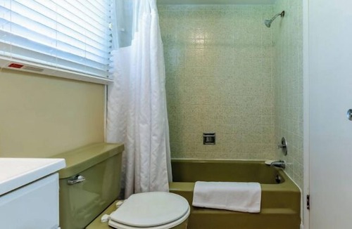 Whitehall Resort | Lakefront King with full kitchen