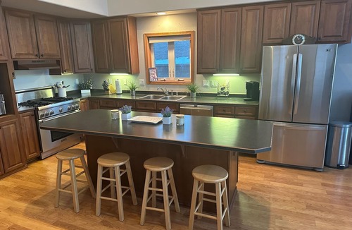 Neenah House | Lakefront Luxury - Wonderful lodging nestled on the shore
