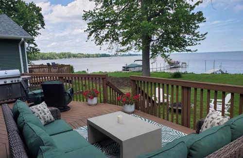 Neenah House | Lakefront Luxury - Wonderful lodging nestled on the shore