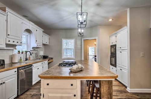 Minocqua Cottage | Lakefront Minocqua Getaway: Dock, Game Room!