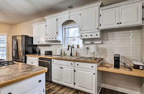 Minocqua Cottage | Lakefront Minocqua Getaway: Dock, Game Room!