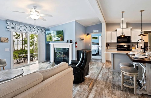 Brussels Cottage | Lakefront Paradise: Hot Tub, Kayaks & Family Fun in Wisconsin